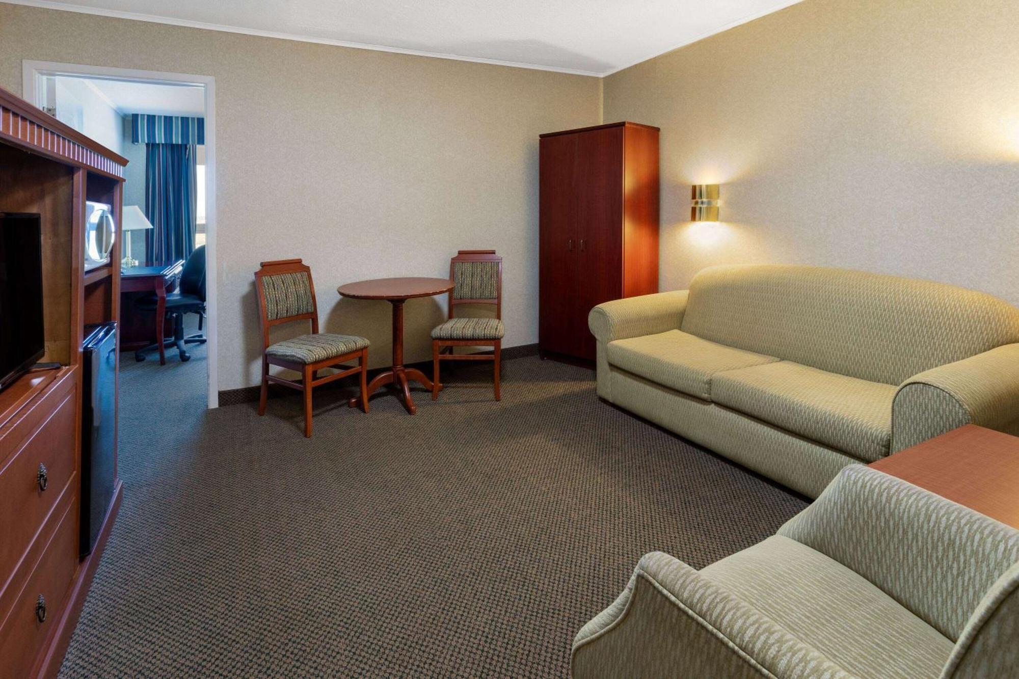 Travelodge By Wyndham Amherst Extérieur photo