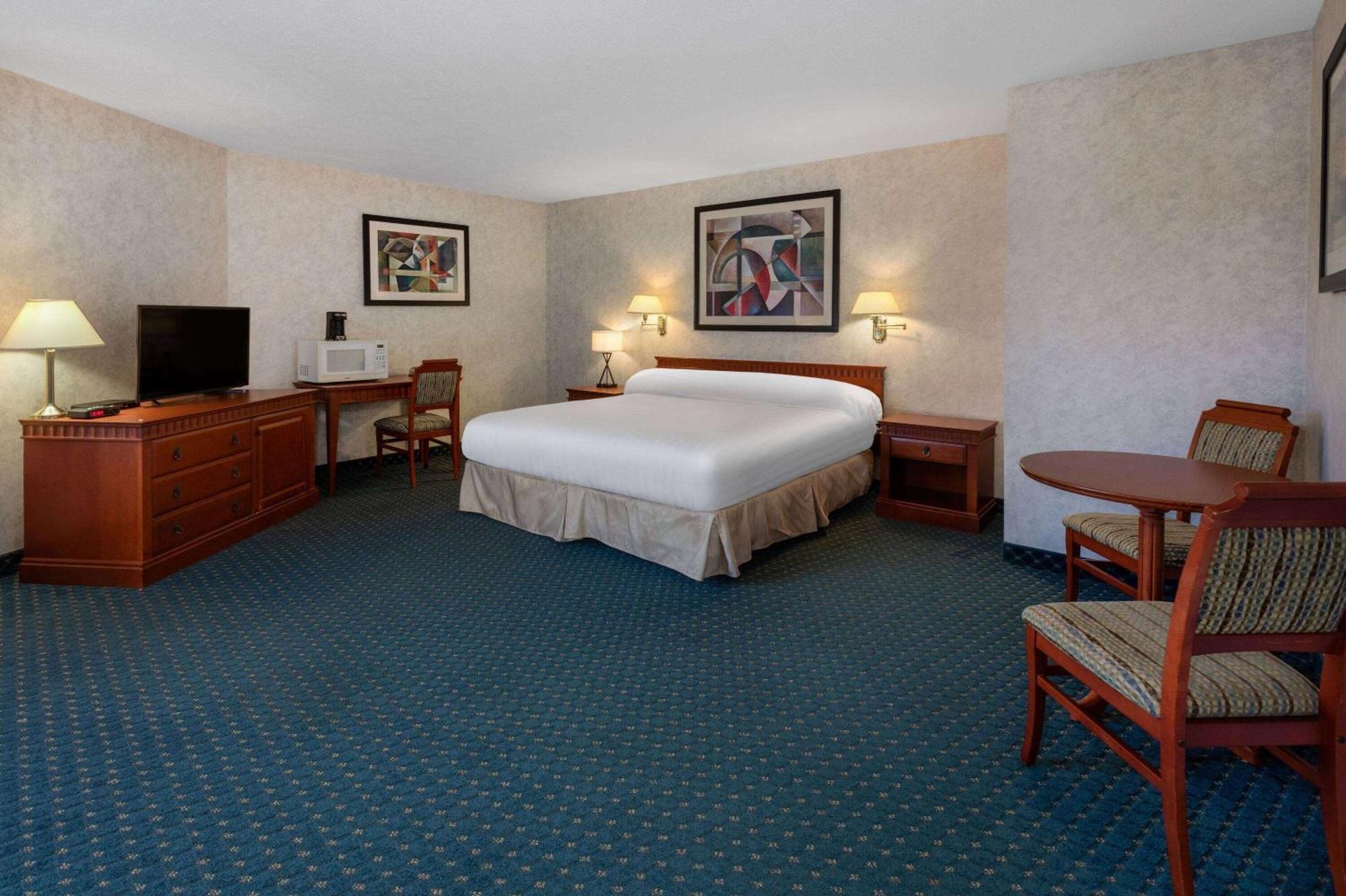 Travelodge By Wyndham Amherst Extérieur photo
