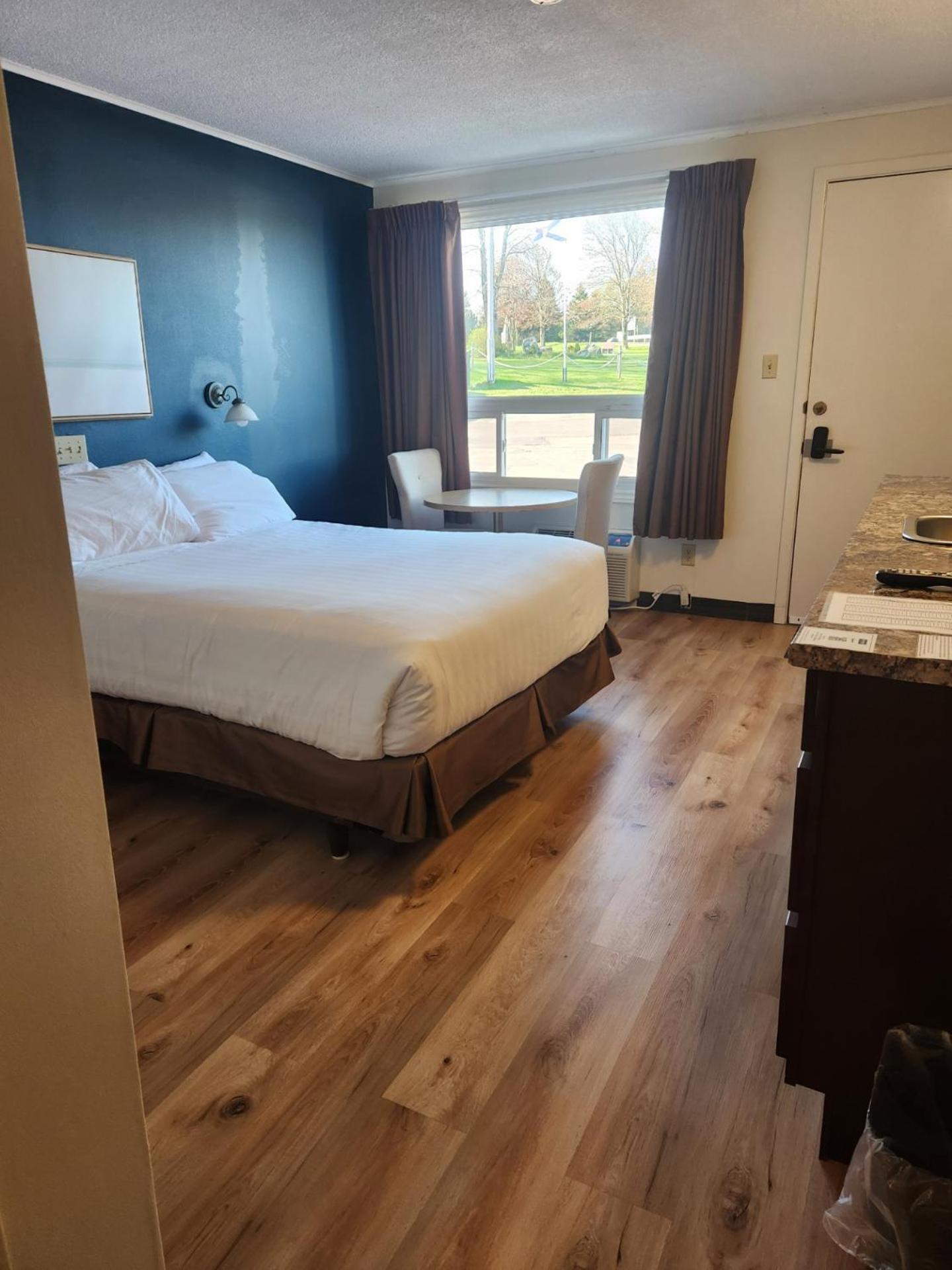 Travelodge By Wyndham Amherst Extérieur photo