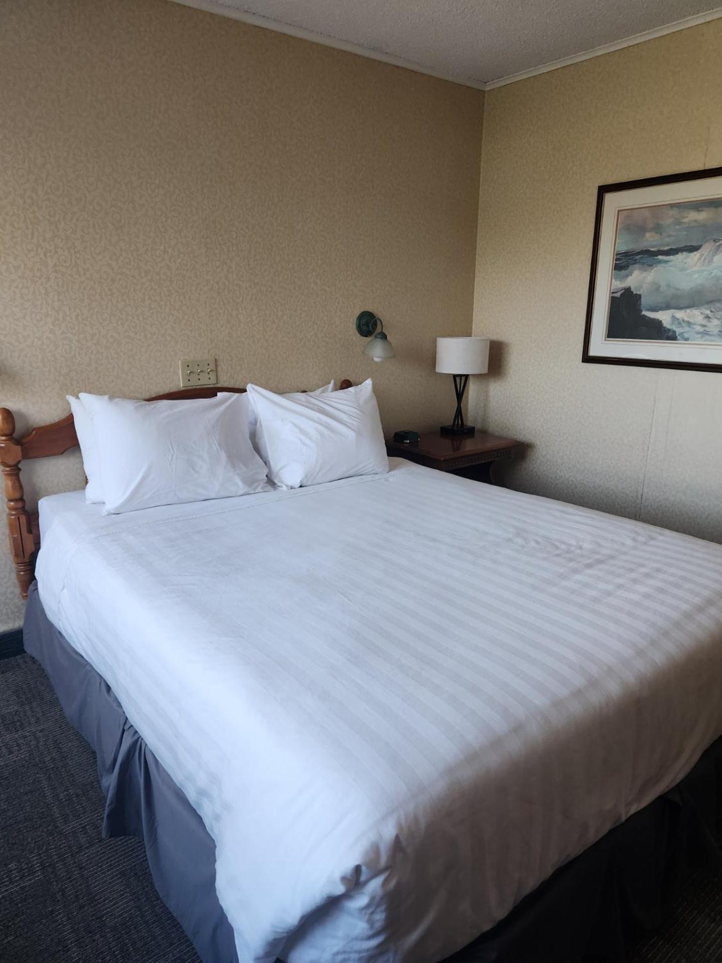Travelodge By Wyndham Amherst Extérieur photo