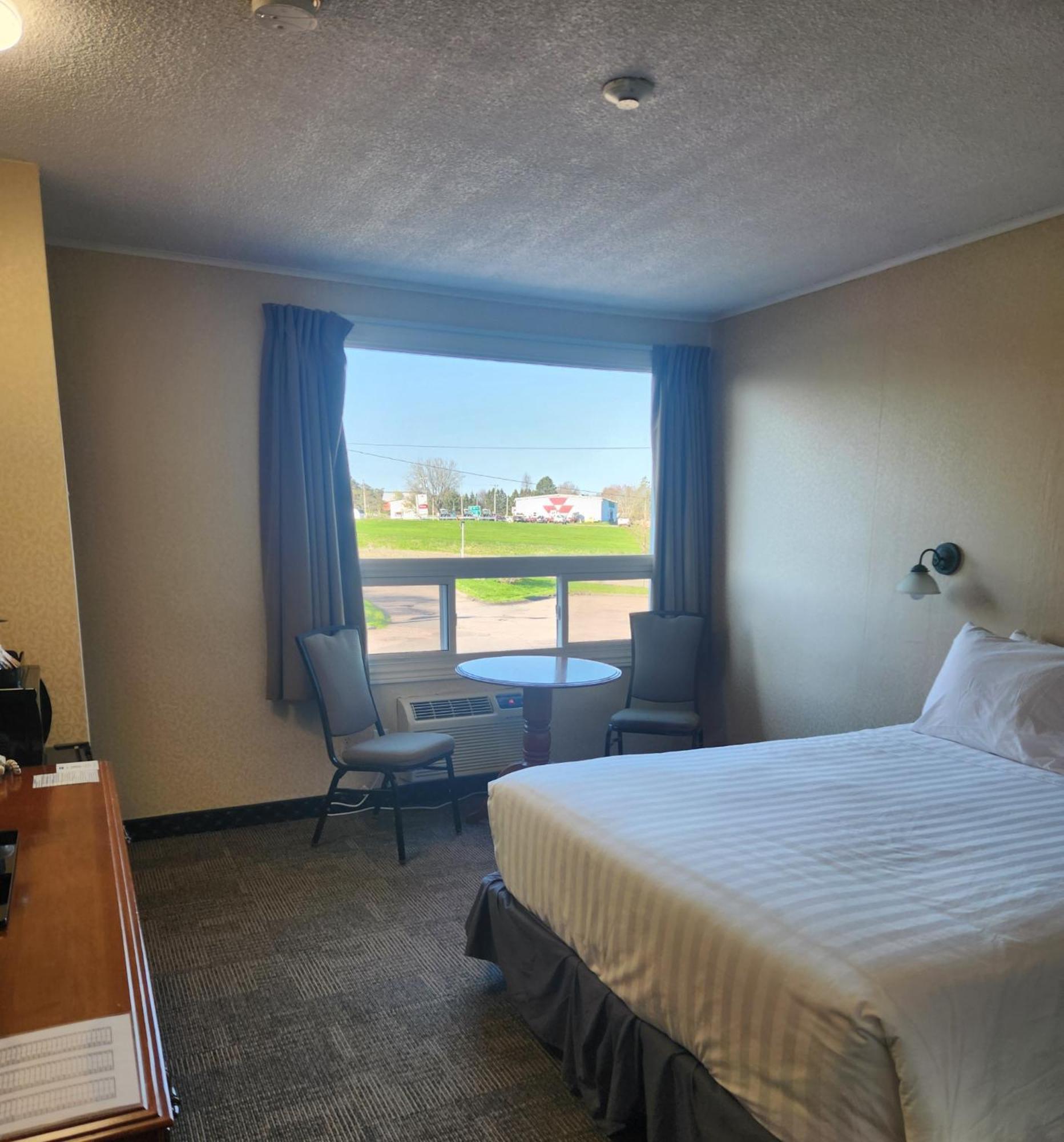 Travelodge By Wyndham Amherst Extérieur photo